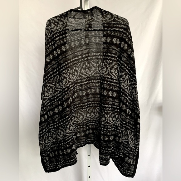 CHICO’S (Size 2) Knitted Ruana - Picture 2 of 2